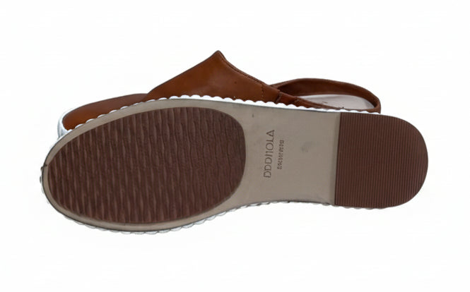 Shoes Flats By Cmb In Tan, Size: 8.5