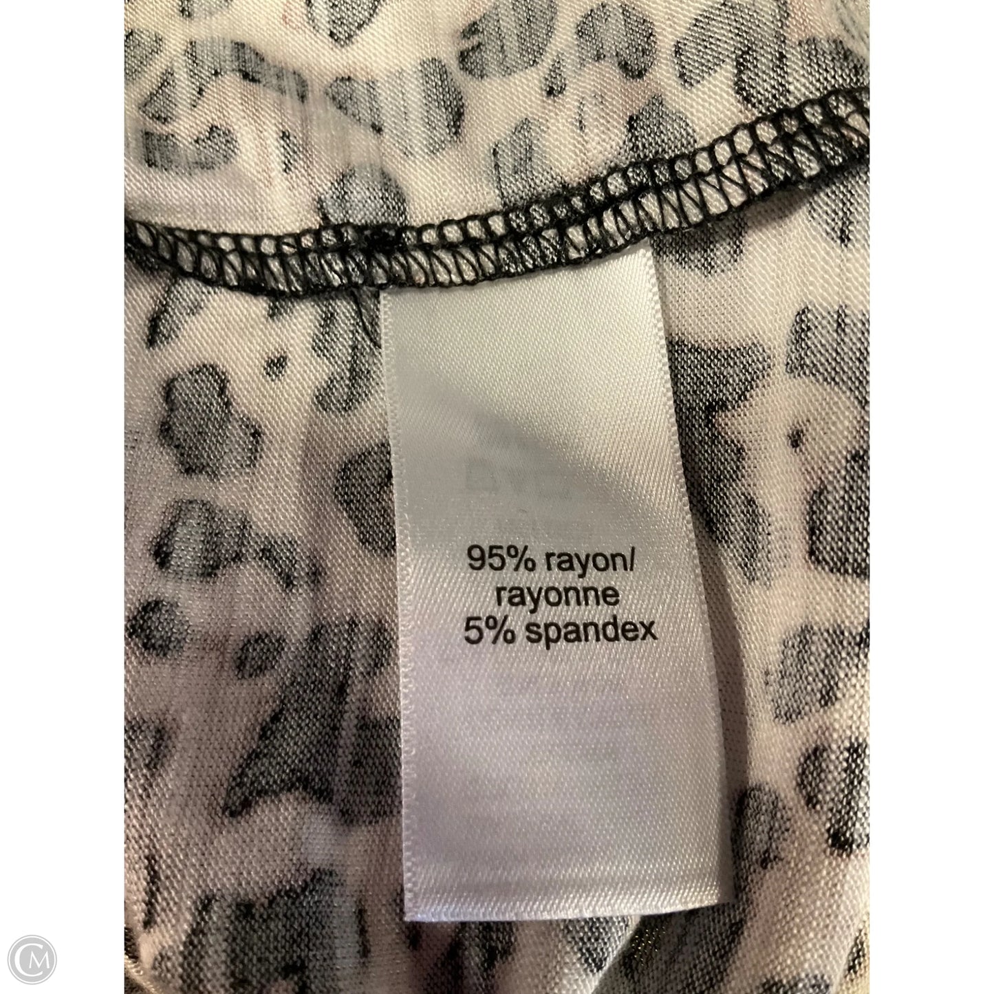 Top Short Sleeve Basic By Maurices In Animal Print, Size: M