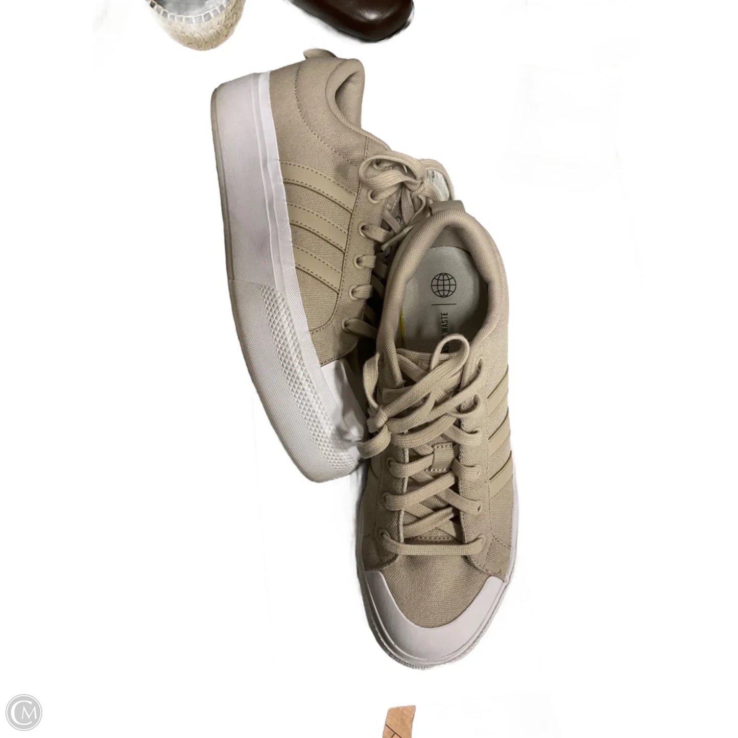 Shoes Sneakers By Clothes Mentor In Tan, Size: 10.5