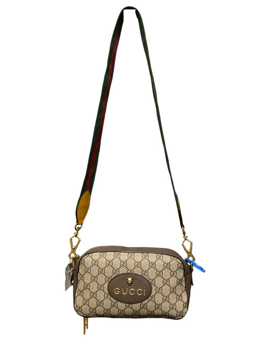 Handbag Luxury Designer By Gucci, Size: Medium