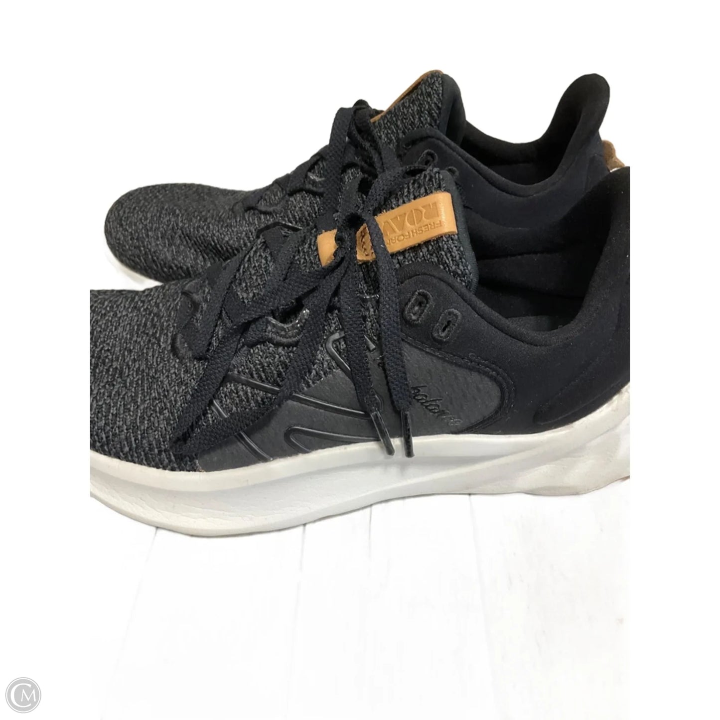 Shoes Athletic By New Balance In Black & White, Size: 7