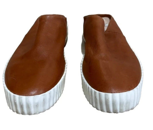 Shoes Flats By Cmb In Tan, Size: 8.5