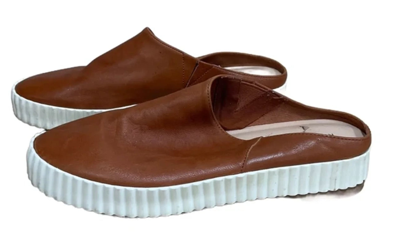 Shoes Flats By Cmb In Tan, Size: 8.5