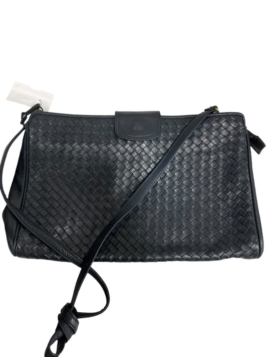 Crossbody By Clothes Mentor, Size: Medium