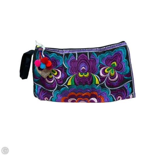 Clutch By Cmf, Size: Large