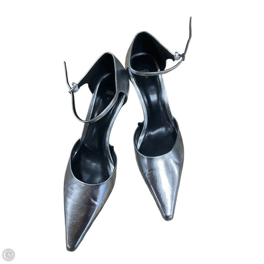 Shoes Heels Kitten By Zara In Silver, Size: 10