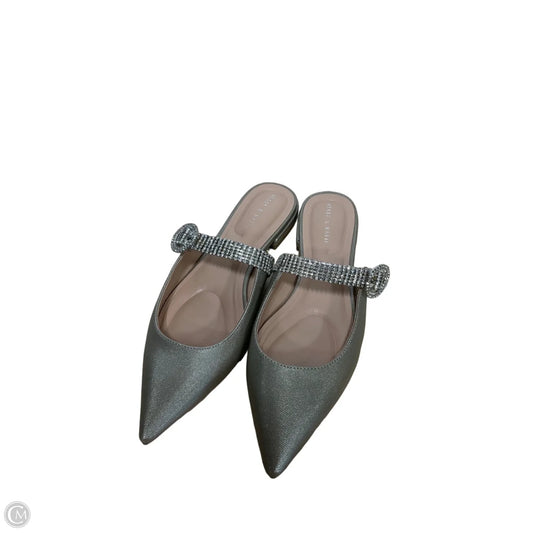 Shoes Flats By Kelly And Katie In Silver, Size: 9
