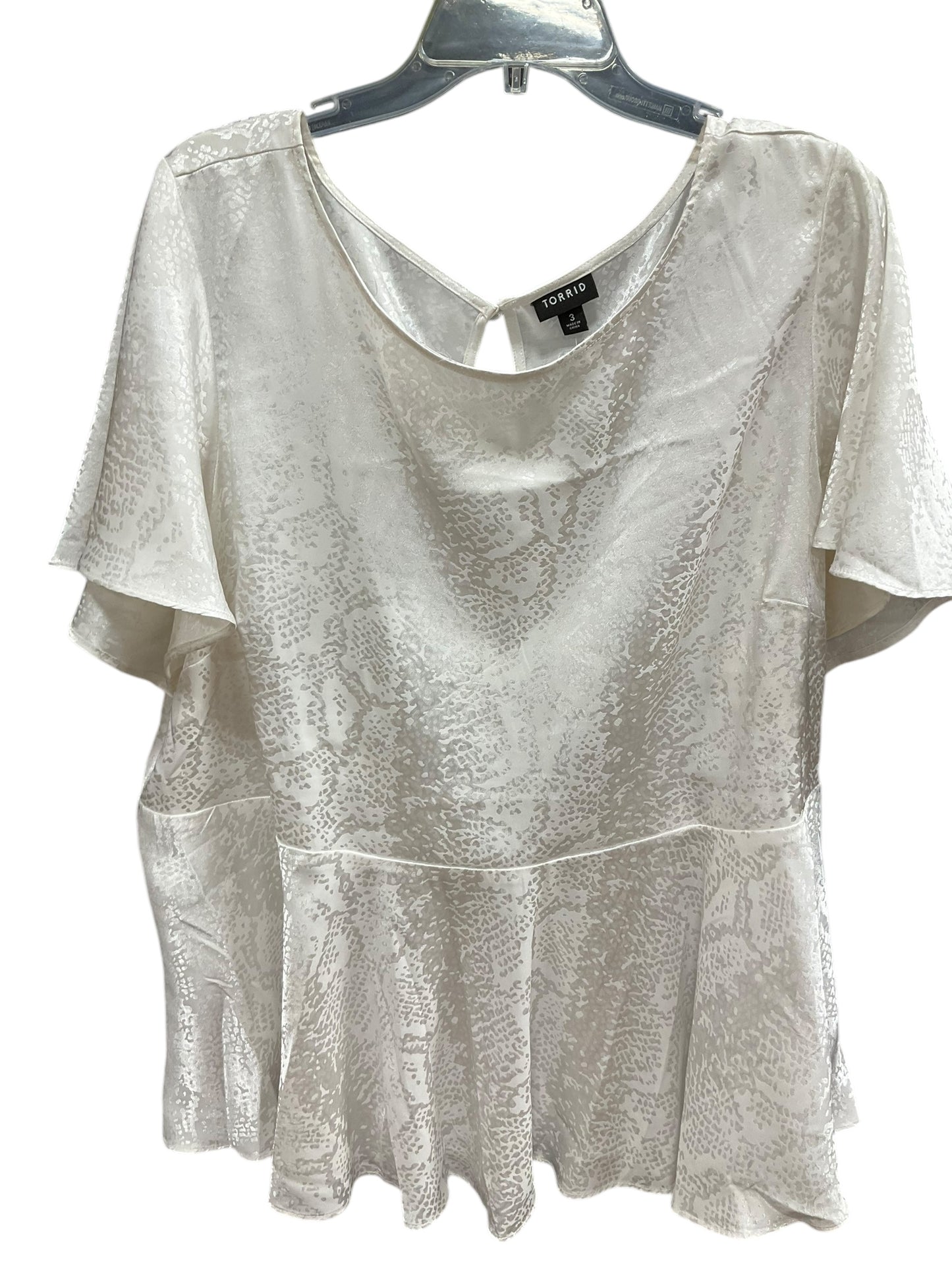 Top Short Sleeve By Torrid In White, Size: 2x