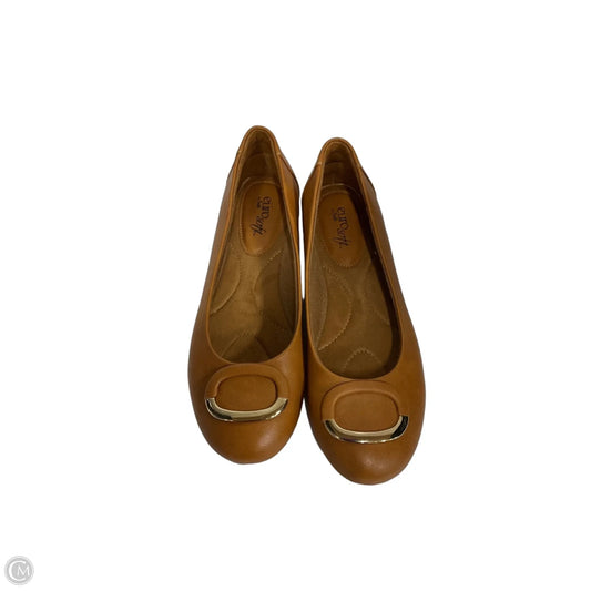 Shoes Flats By Sofft In Tan, Size: 9