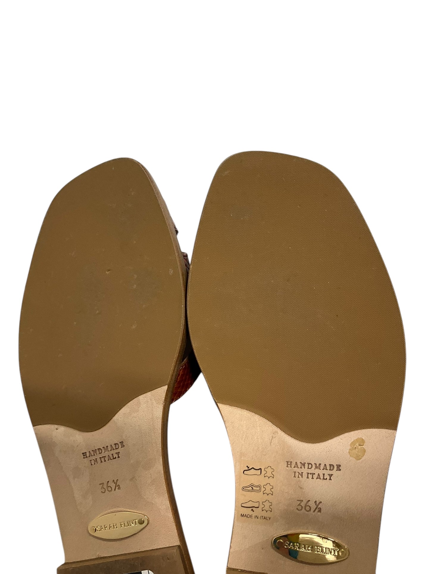 Sandals Flats By Clothes Mentor In Tan, Size: 6.5