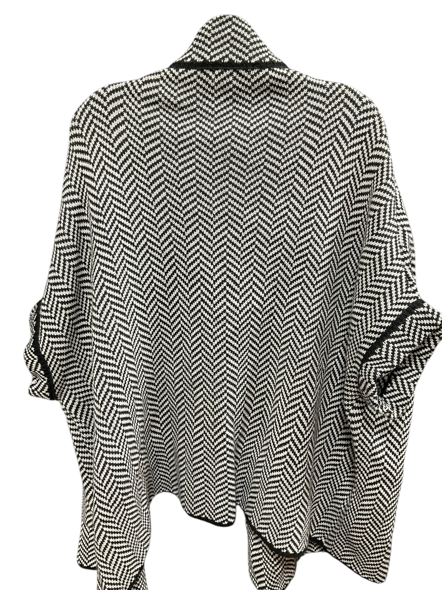 Poncho By Apt 9 In Black & White, Size: Osfm