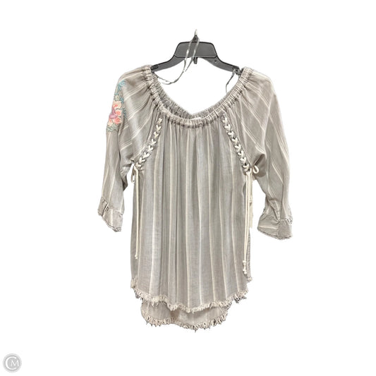 Top 3/4 Sleeve By Clothes Mentor In Grey & White, Size: M
