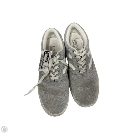Shoes Athletic By Clothes Mentor In Grey & White, Size: 8