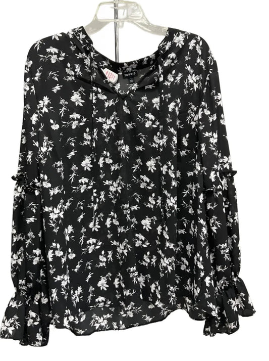 Top Long Sleeve By Torrid In Black & White, Size: Xl