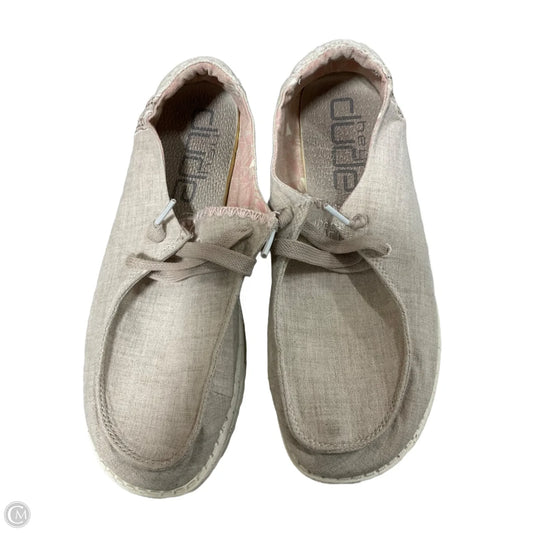Shoes Flats By Hey Dude In Beige, Size: 9