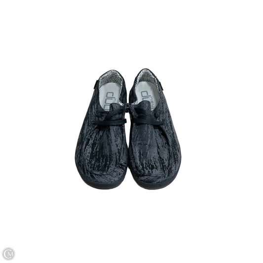 Shoes Flats By Hey Dude In Grey, Size: 7