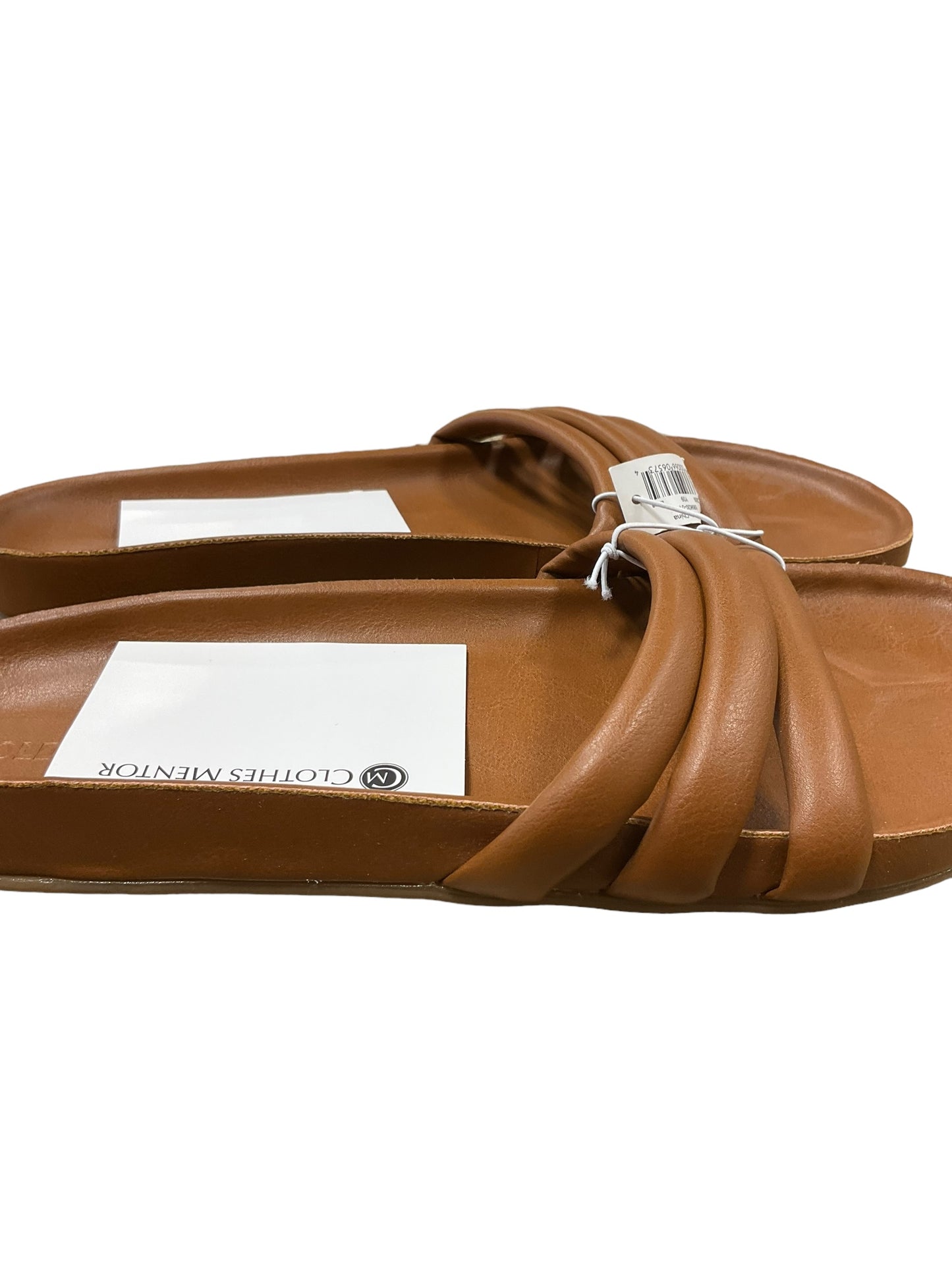 Tan Sandals Flats Old Navy, Size 9