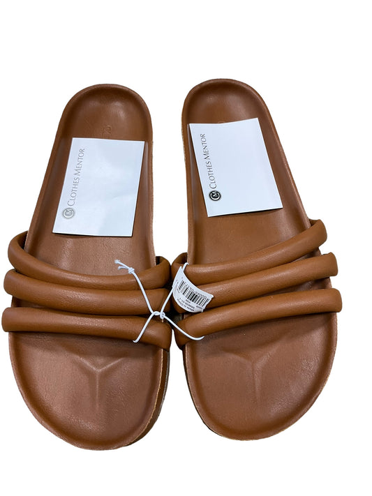 Tan Sandals Flats Old Navy, Size 9