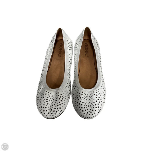 Shoes Flats By Vionic In White, Size: 6.5