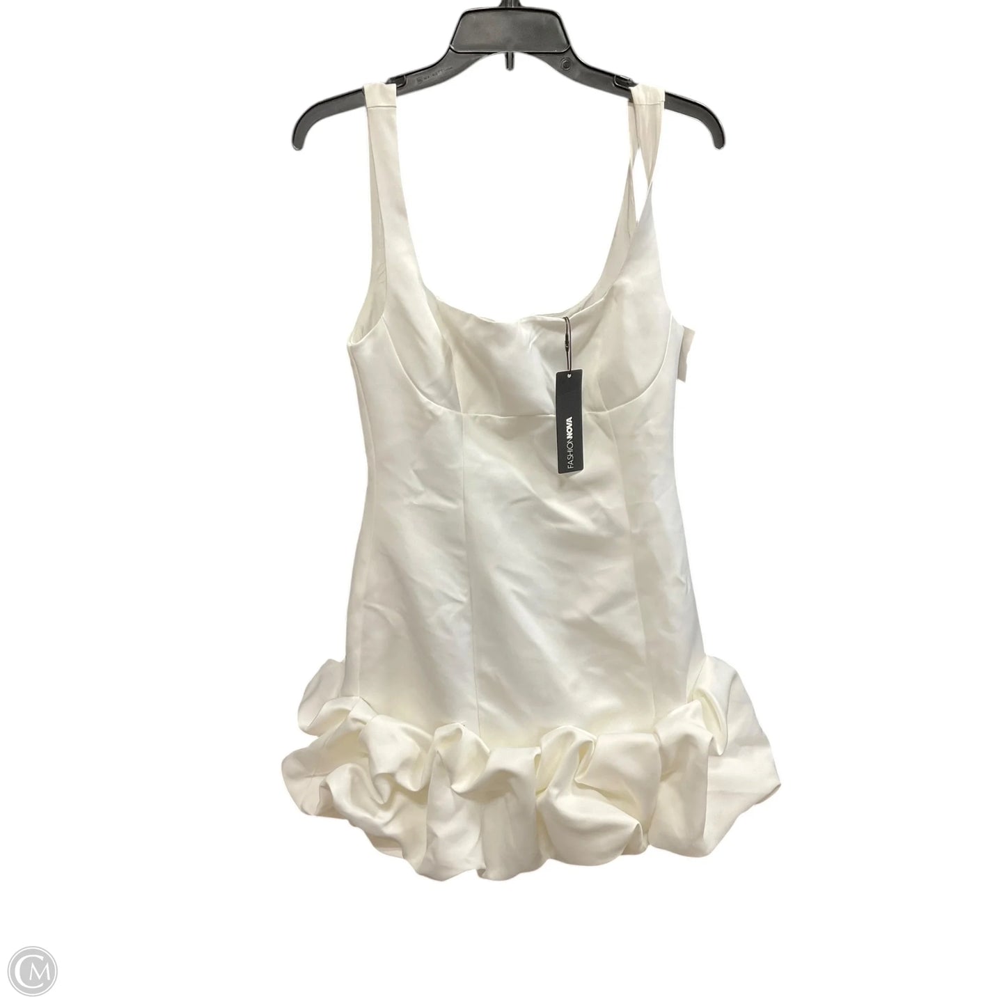 Dress Casual Short By Fashion Nova In White, Size: M