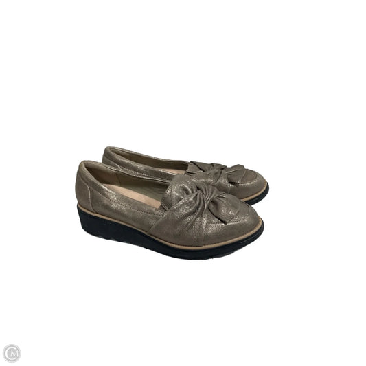 Shoes Flats By Clarks In Gold, Size: 8.5