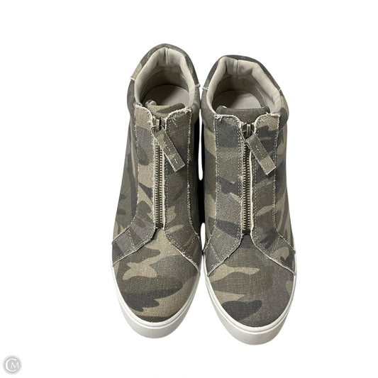 Shoes Sneakers By Maurices In Camouflage Print, Size: 9.5