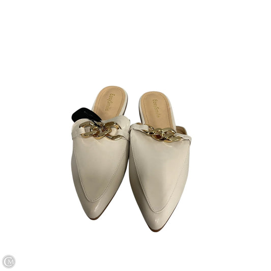 Shoes Flats By Clothes Mentor In Cream, Size: 9