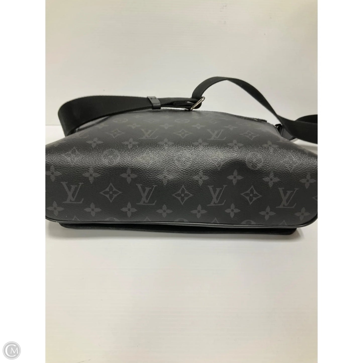 Crossbody Luxury Designer By Louis Vuitton, Size: Medium