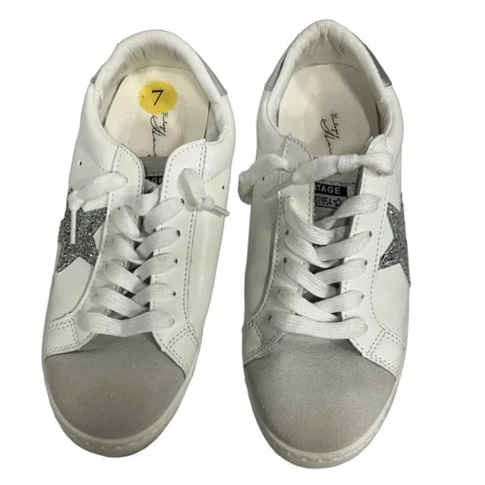 Shoes Sneakers By Vintage Havana In White, Size: 7