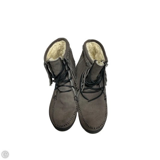 Boots Ankle Flats By Minnetonka In Grey, Size: 8