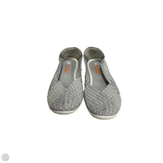 Shoes Flats By Bernie Mev In Silver, Size: 8.5