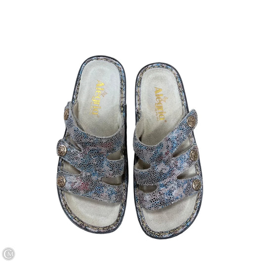 Sandals Flats By Alegria In Grey, Size: 6