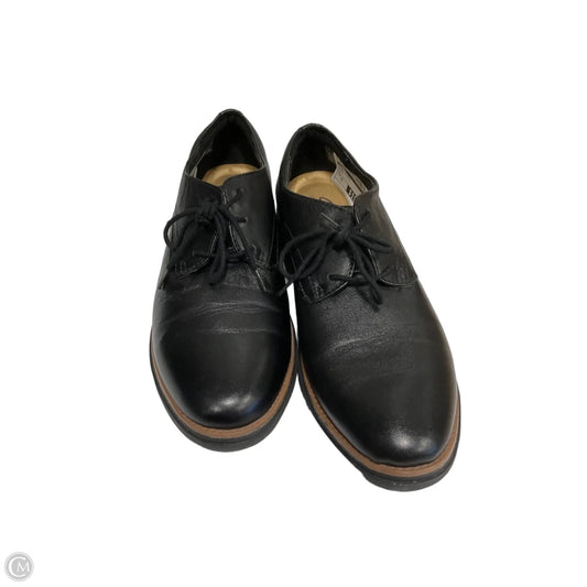 Shoes Flats By Clarks In Black, Size: 10