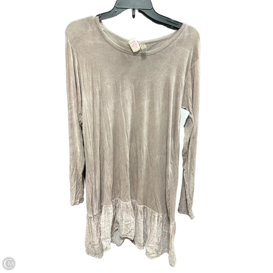 Top Long Sleeve By Clothes Mentor In Beige, Size: Osfm
