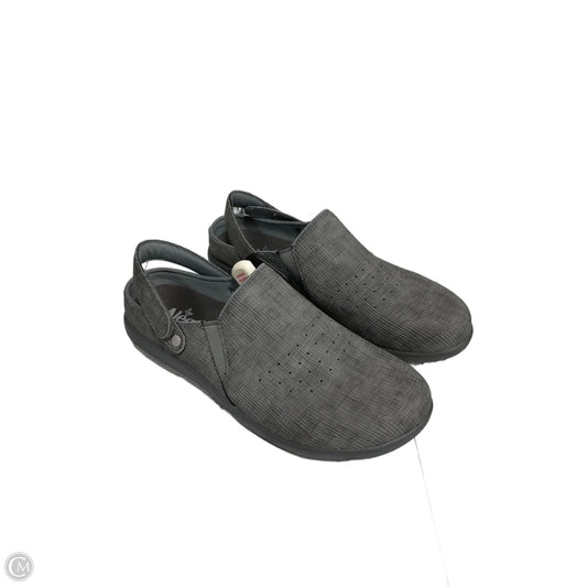 Shoes Flats By Alegria In Grey, Size: 10
