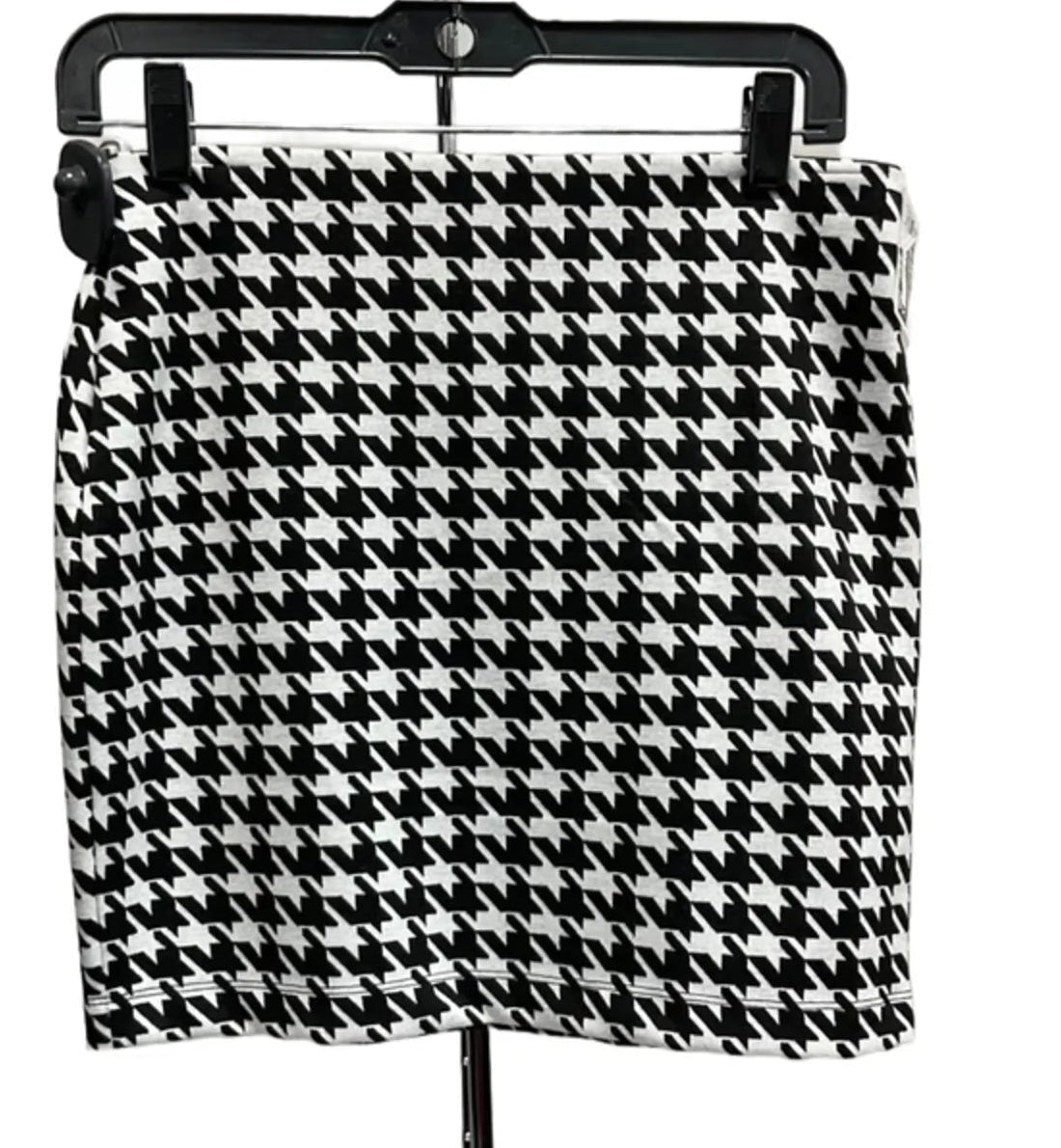 Skirt Mini & Short By Express In Black & White, Size: S