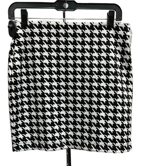 Skirt Mini & Short By Express In Black & White, Size: S