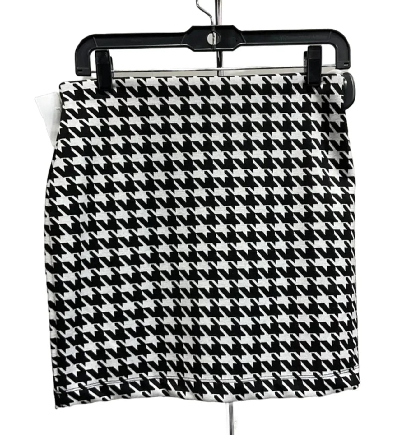 Skirt Mini & Short By Express In Black & White, Size: S