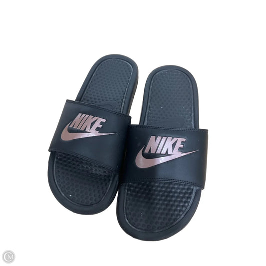 Shoes Flats By Nike In Black & Pink, Size: 8