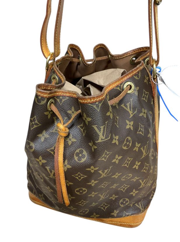 Handbag Luxury Designer By Louis Vuitton, Size: Medium