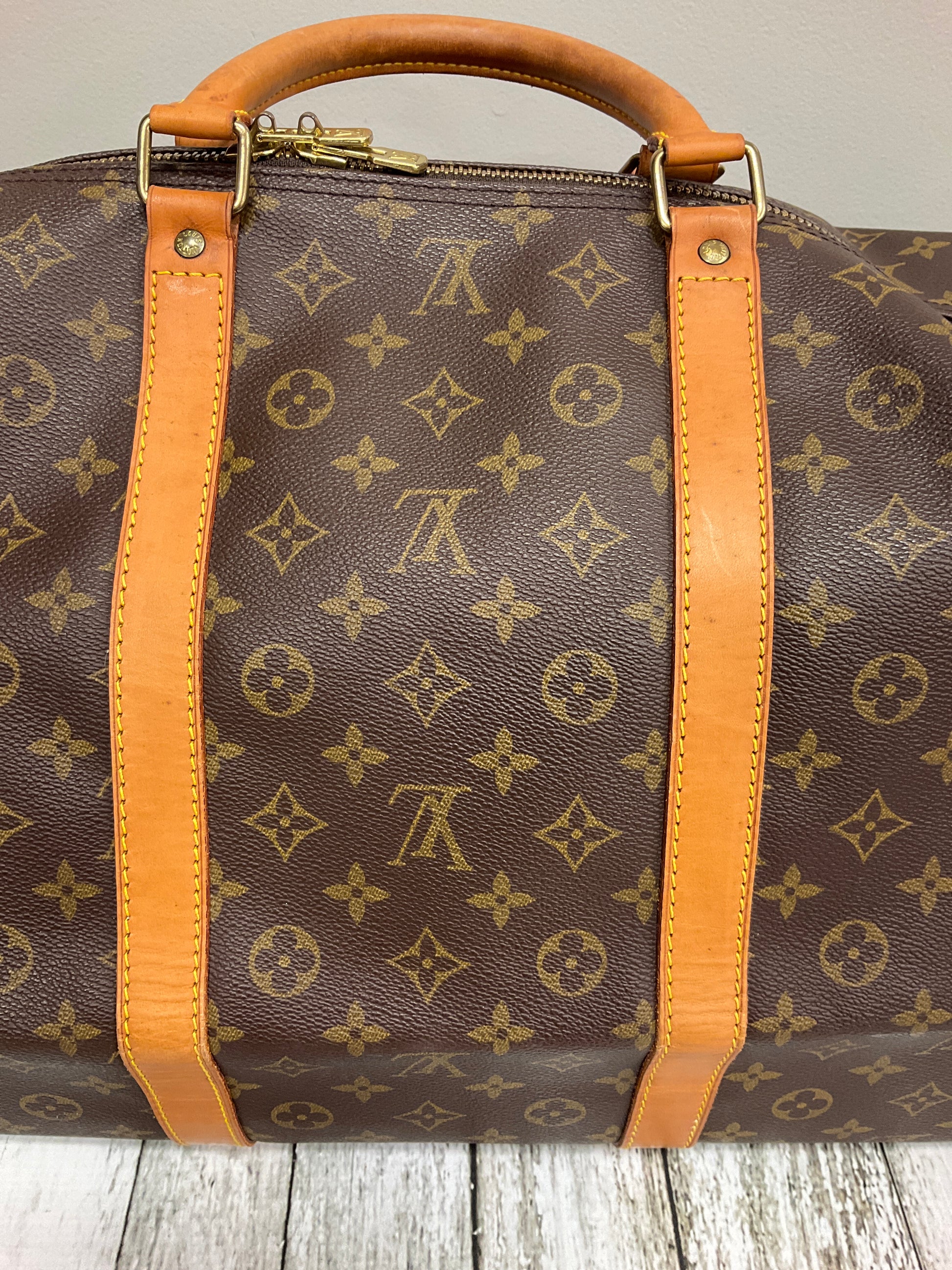 Duffle And Weekender Luxury Designer By Louis Vuitton Size: Large